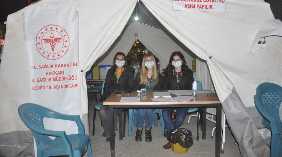 Sağlıkçılar canla başla çalışıyor