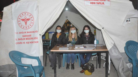 Sağlıkçılar canla başla çalışıyor