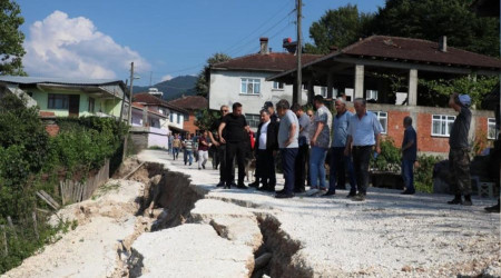 Sel sularının yuttuğu yolda inceleme