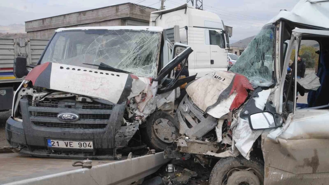 Şırnak'ta trafik kazası: 18 yaralı