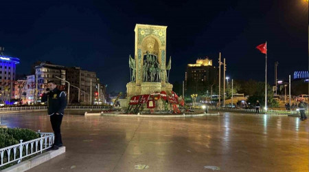 Taksim Meydanı trafiğe açıldı
