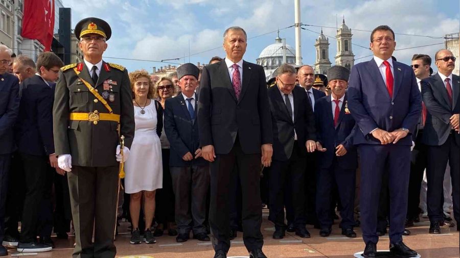 Taksim Meydanı'nda tören düzenlendi