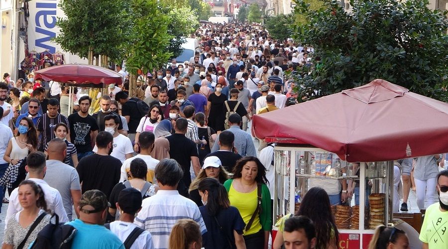 Taksim'de korkutan kalabalk