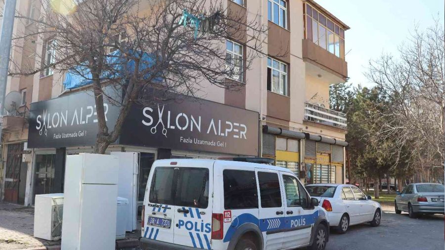 Yataktan düşen yaşlı kadın hayatını kaybetti