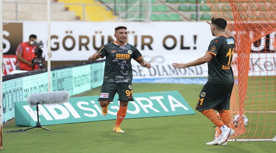 Akdeniz derbisinin teknik patronları konuştular