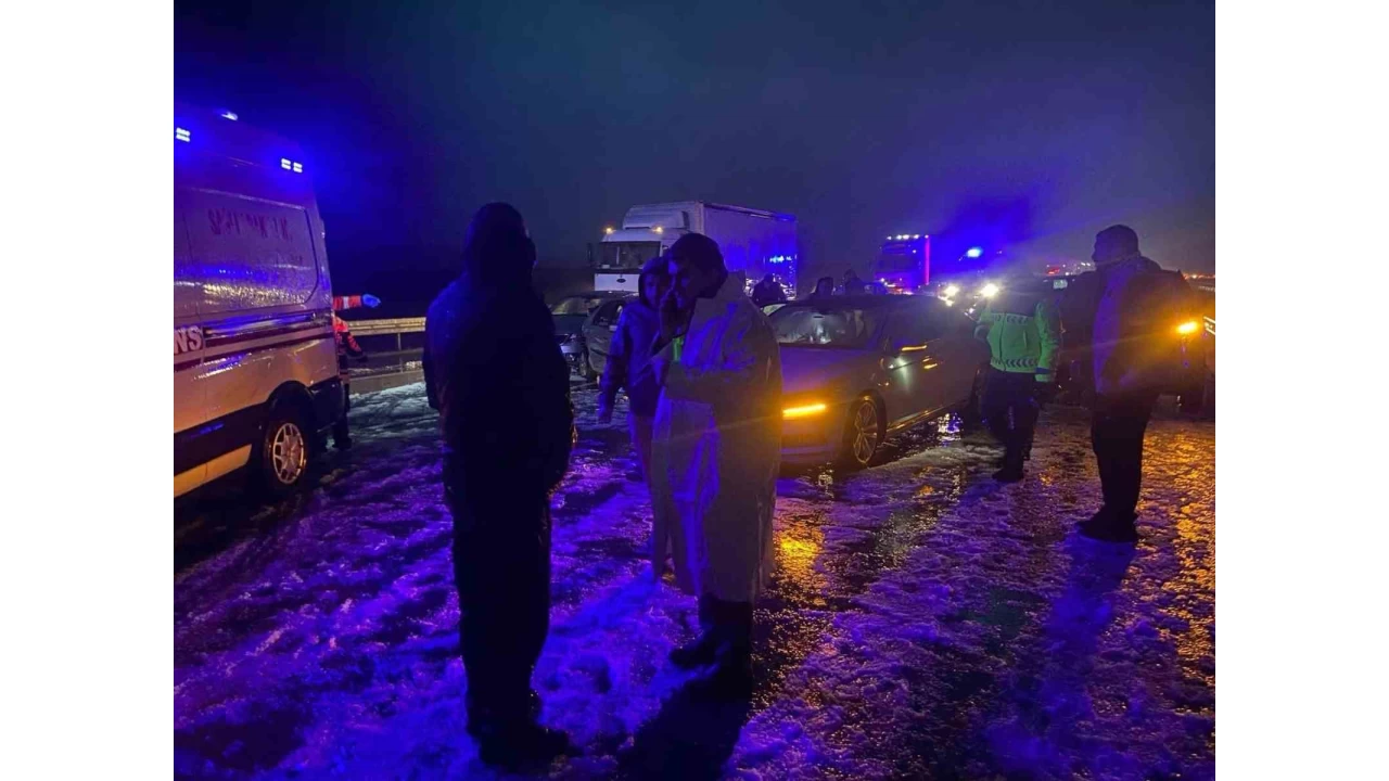 Aksaray'da 12 aracın karıştığı zincirleme kaza: 10 yaralı