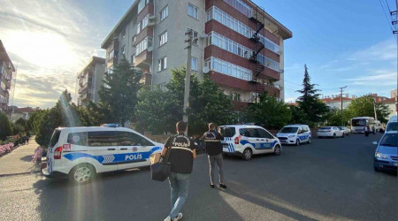 Alışverişten döndü, kızını ölü buldu