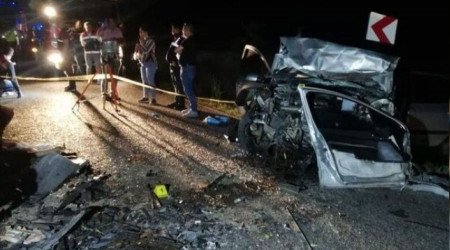 Ankara'da iki otomobil kafa kafaya çarpıştı: 3 ölü