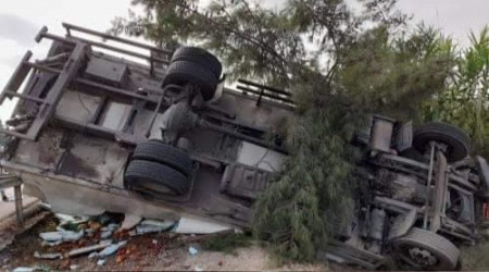 Antalya'da kamyon ile tur otobüsü çarpıştı