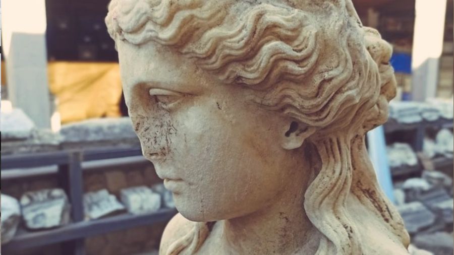 Antik kent kazılarında su perisi heykeli bulundu