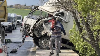 Arnavutky'de kamyonet ile kamyon arpt: 2 yaral