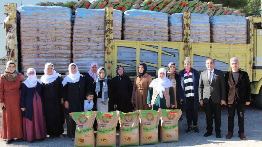 Batman'da kadın çiftçilere 30 ton buğday tohumu dağıtıldı