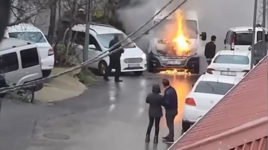 Beykoz'da okul servisi alev alev yand