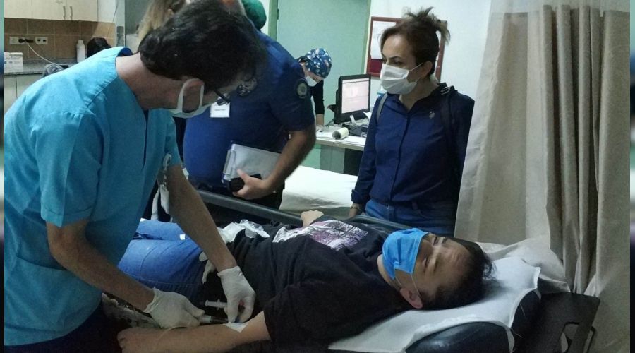 Bir kadın sokak kavgasında kazara vuruldu