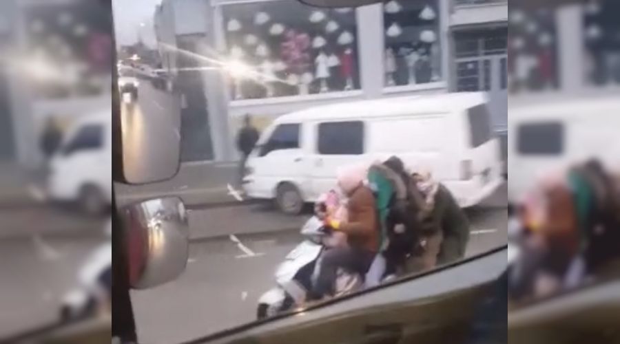 Bir motosiklete 5 kişi bindiler