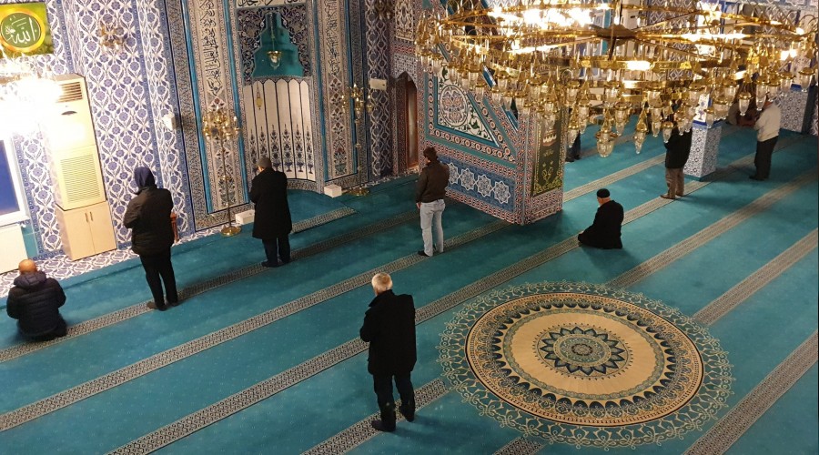 Camiler cemaatsiz kaldı