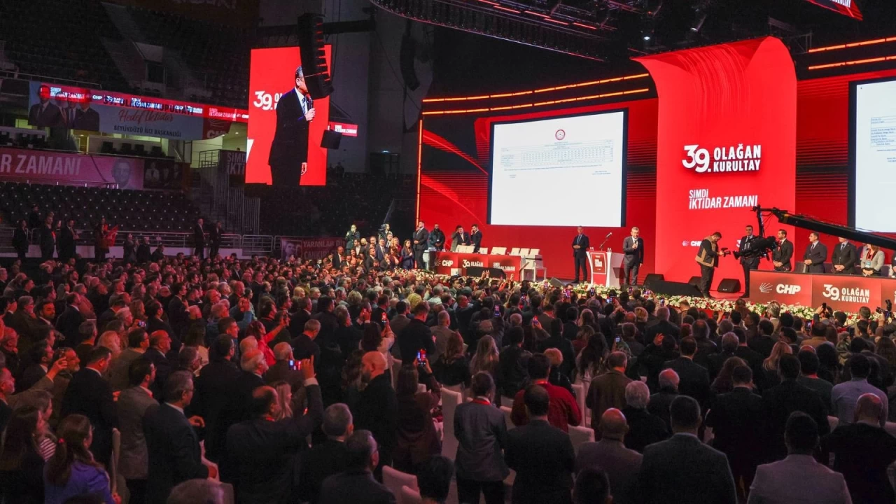 CHP Kurultayında Özgür Özel'in listesi firesiz geçti