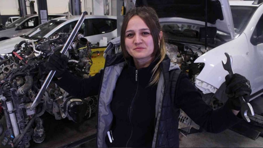 Çıraklıktan mühendisliğe: Burcu usta