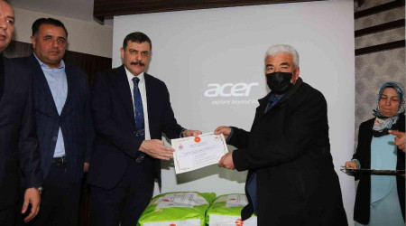 Çorum'da üreticilere yağlı ayçiçek tohumu dağıtıldı