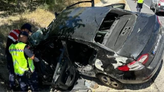 Devrilen otomobilde bulunan 3 kişi öldü, 1 ağır yaralı