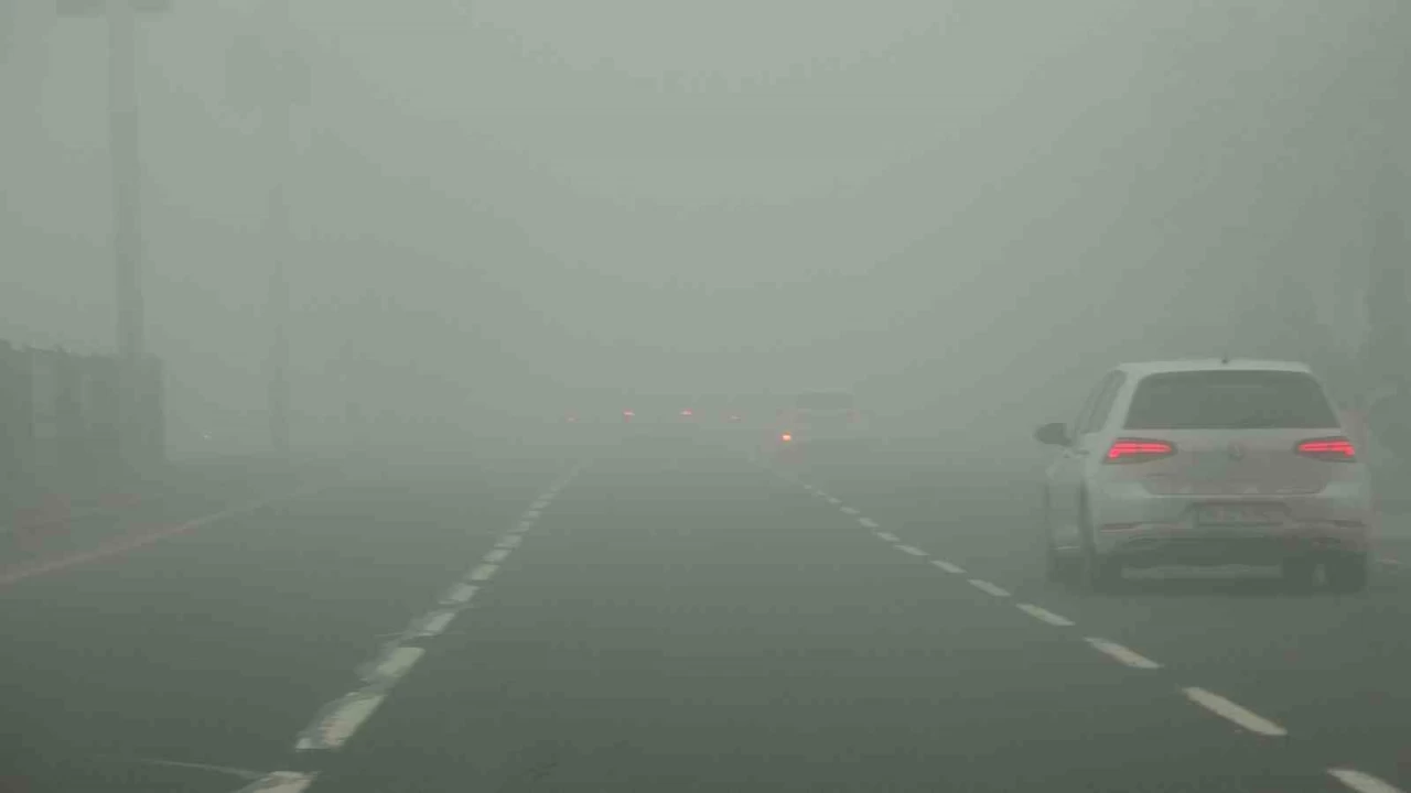 Diyarbakır'da hava ve kara ulaşımına sis engeli