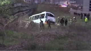 Esenyurt'ta servis minibüsü şarampole yuvarlandı: 2 ölü, 9 yaralı
