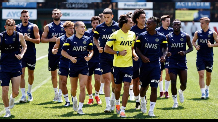 Fenerbahçe İstanbul'a dönüp çalıştı