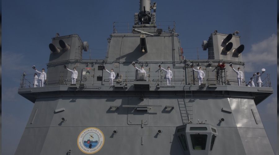 Genç bahriyeliler, Çanakkale şehitlerini selamladı