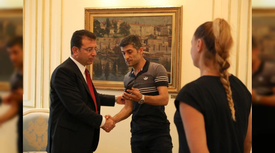 İBB Başkanı işten çıkarılan personelle görüştü