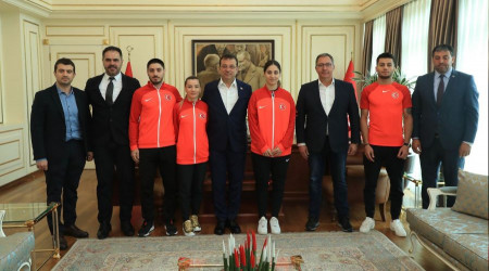 İmamoğlu, şampiyon sporcularla buluştu