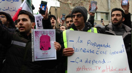 İranlı üniversite öğrencilerinden Fransa karşıtı protesto