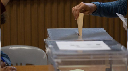 İspanya da dümeni sağa kırıyor