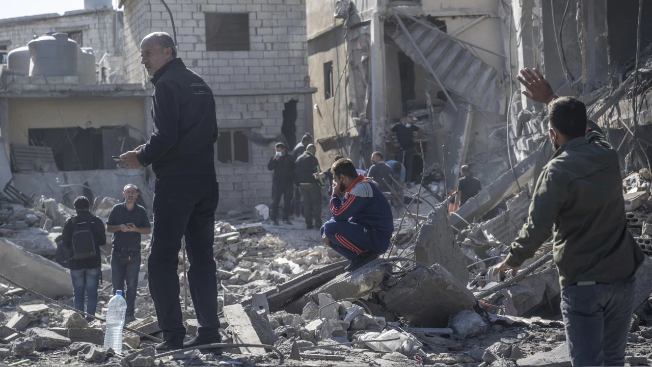 İsrail'in Refik Hariri Hastanesi çevresine saldırısında ölü sayısı 13'e çıktı