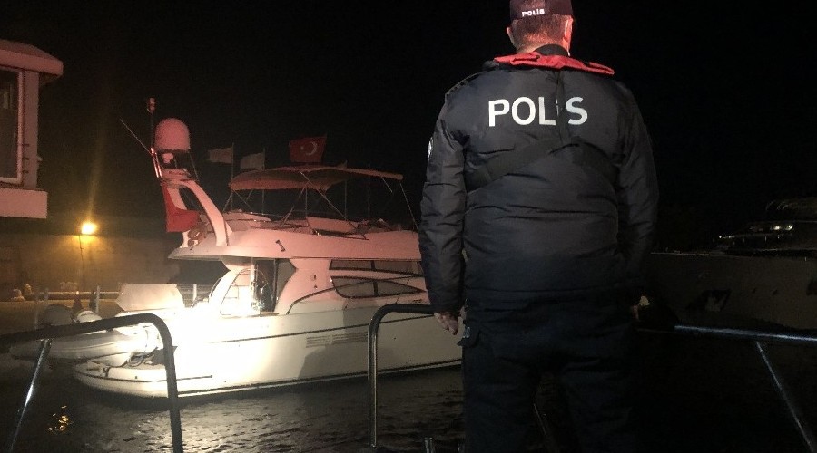 İstanbul Boğazı'nda polisten korona ve yılbaşı denetimi