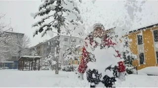 Kar bastırdı, okul tatili haberleri gelmeye başladı
