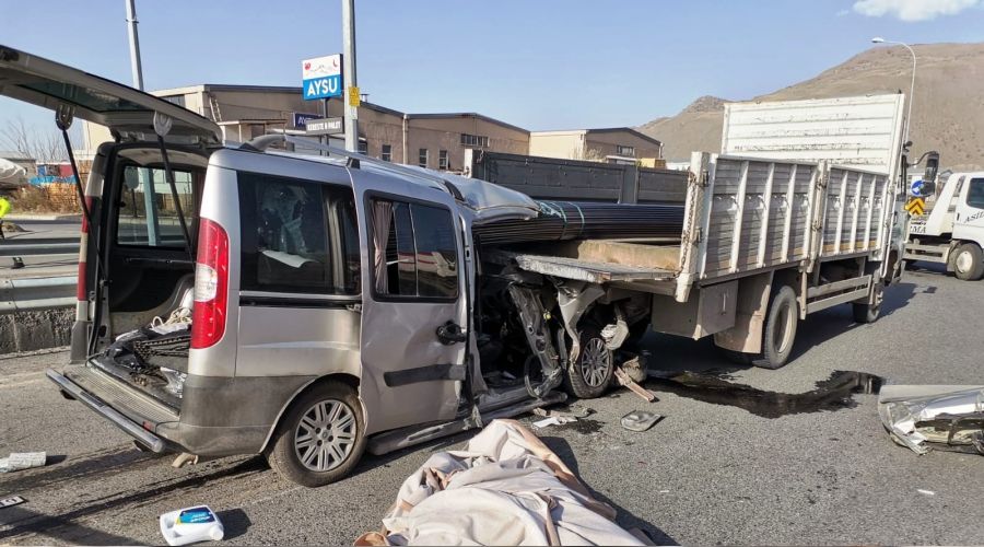 Kayseri'de feci kaza: 2 ölü