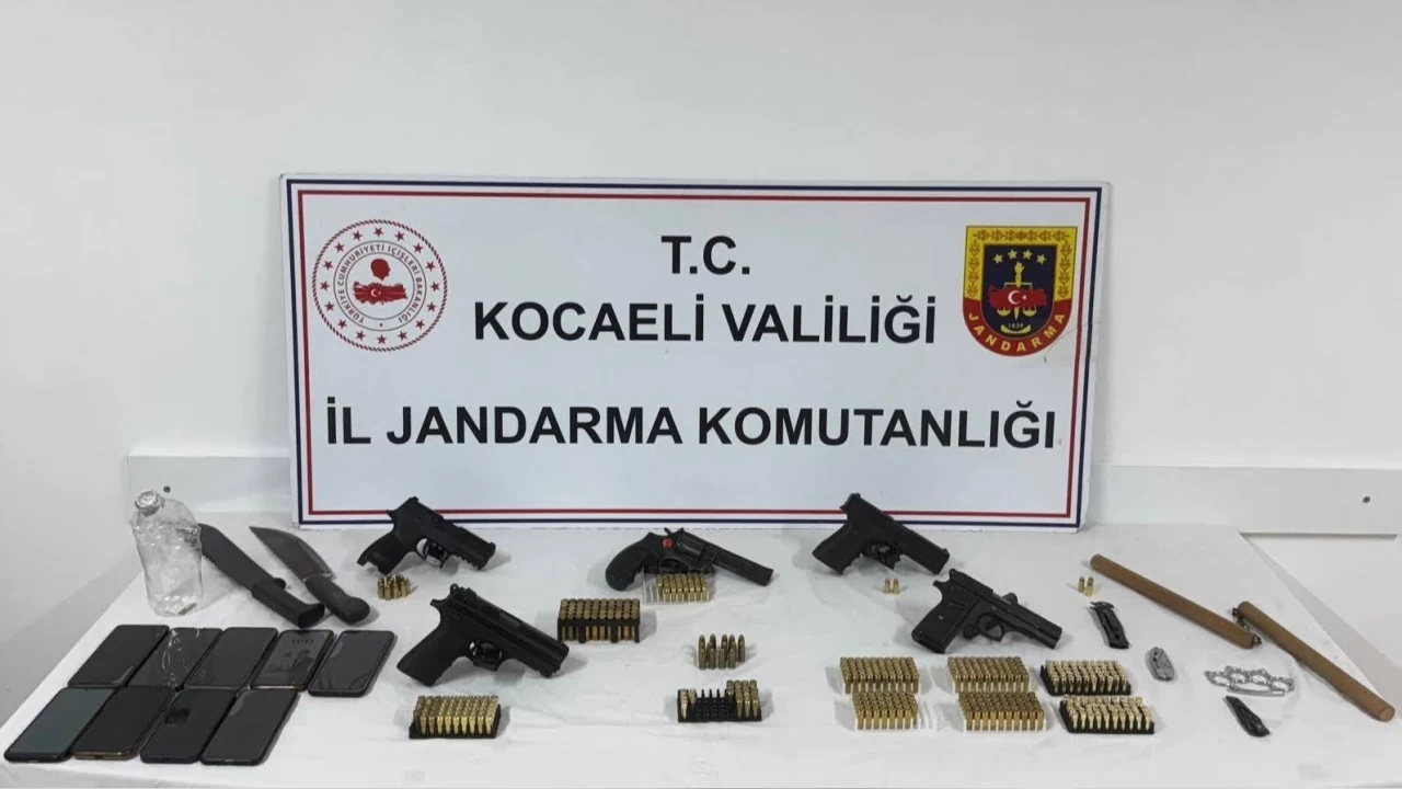 Kocaeli merkezli silah kaakl operasyonu: 22 gzalt