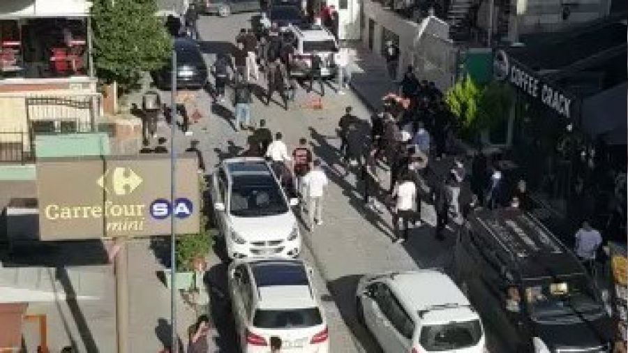 Küçükçekmece'de 'duba ve sandalye'li taraftar kavgası
