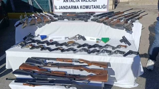 Manavgat'ta 30 tabanca, 27 av tüfeği ele geçirildi