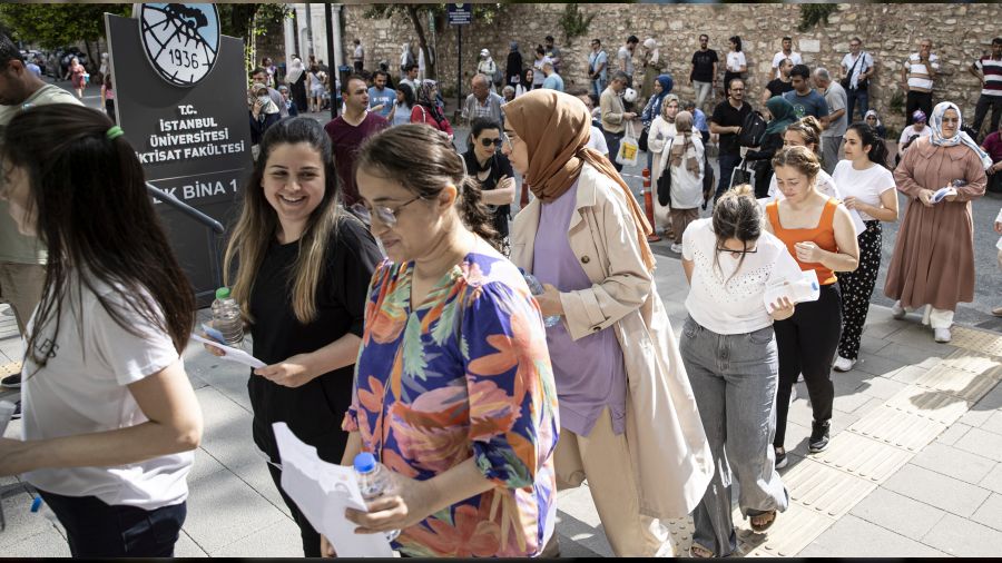 Milyonlar sınavdan sınava koşuyor