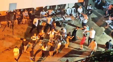 Ne maske var, ne de sosyal mesafe