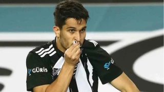 Necip Uysal: 'Kariyerime bu forma altında nokta koyacağım'