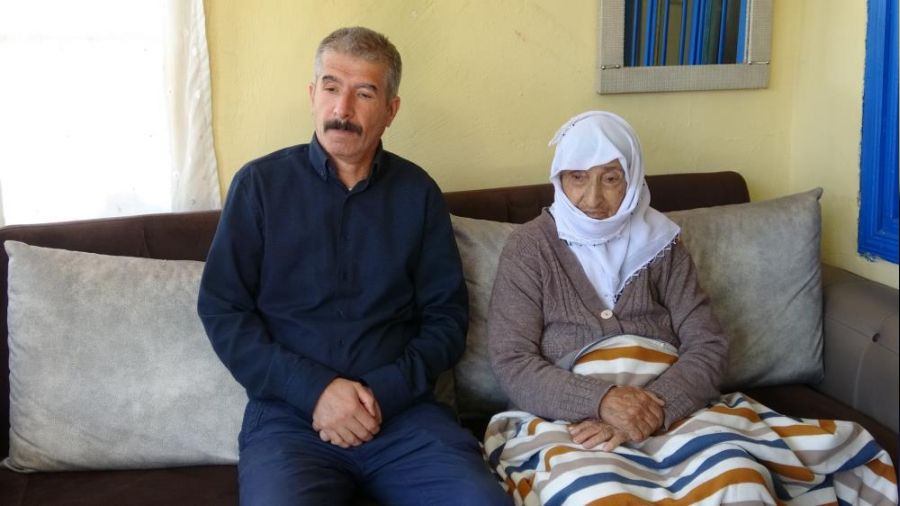 Ölü numarası yaparak kurtuldu