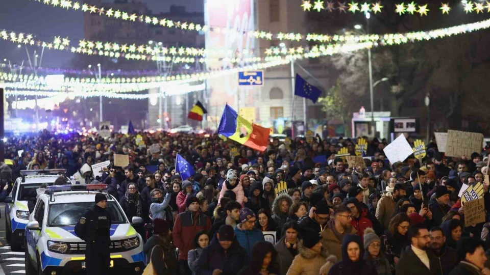 On binlerce kişi, yargıdaki usulsüzlükleri protesto etti