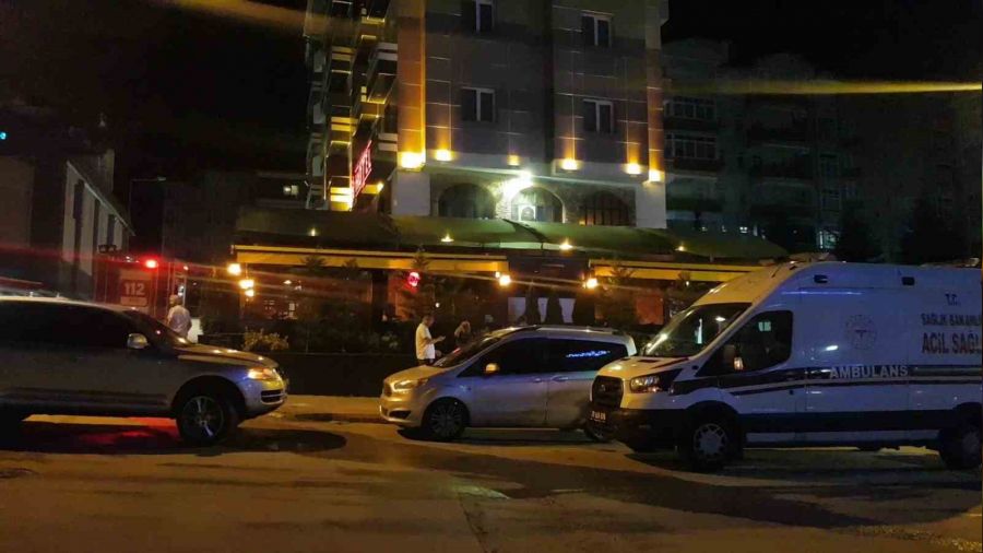Otel mutfağında yangın: 2 kişi etkilendi