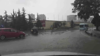 Sağanak yağış İstanbul Anadolu Yakası'nda etkisini gösterdi