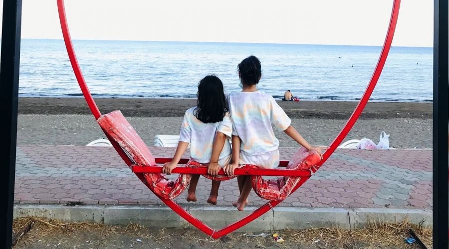 Salıncaktan kafa üstü düşen lise öğrencisi öldü