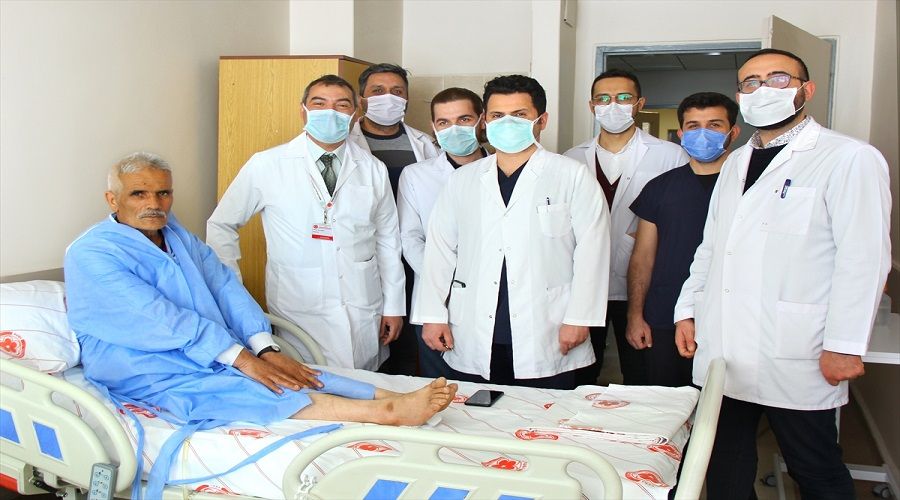 Sivas'ta iki hastaya bağırsaktan mesane yapıldı