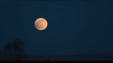 Süper Ay manzarasıyla görenleri büyüledi
