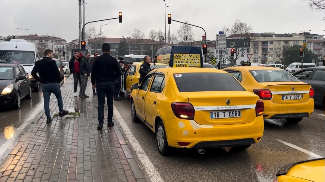 Tartıştığı taksi şoförünü boynundan bıçakladı